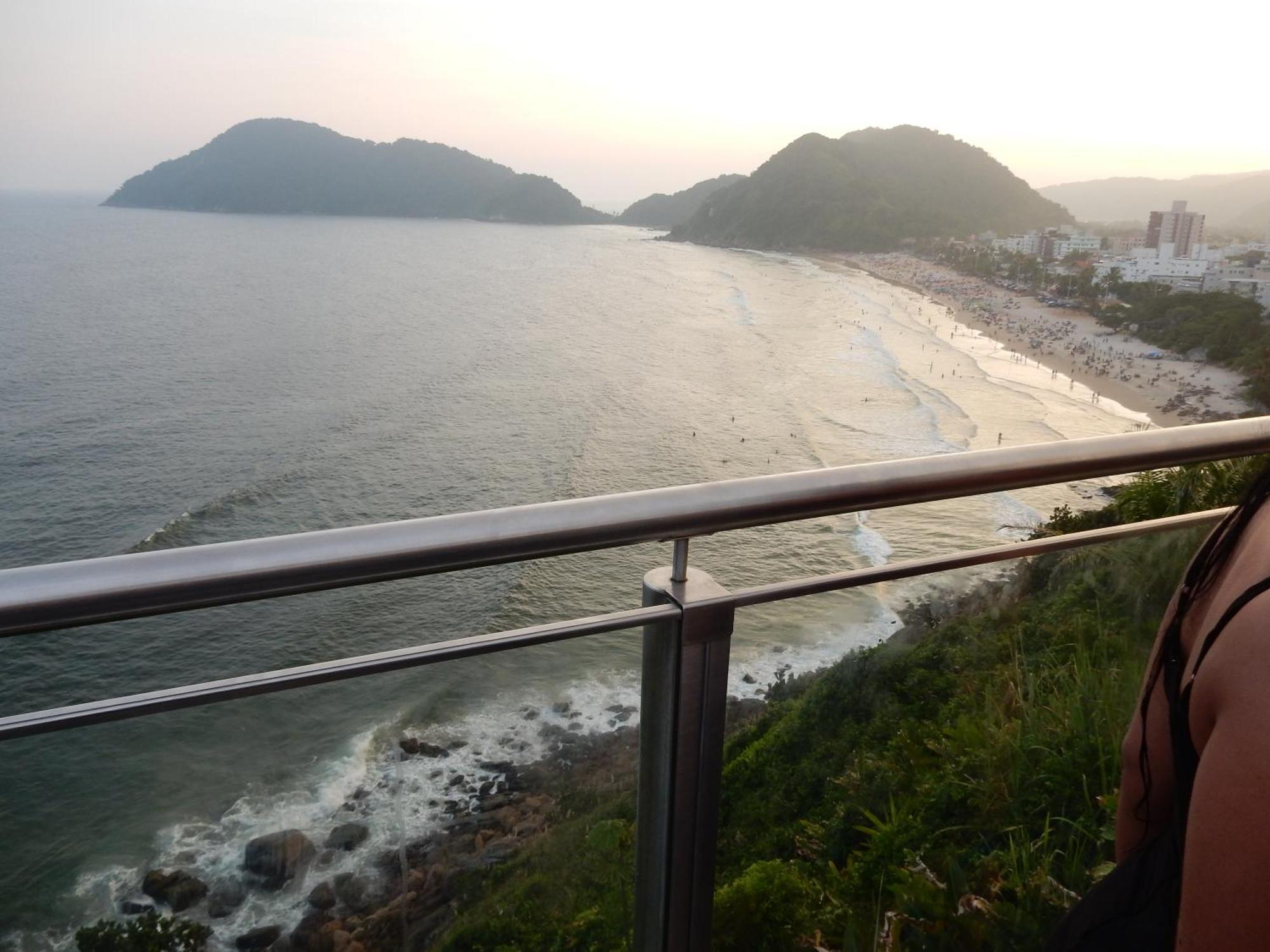 Casa Sete Enseada Ar Cond Suite E Estacionamento Gratis E Uma Otima Localizacao Na Enseada 과루자 외부 사진